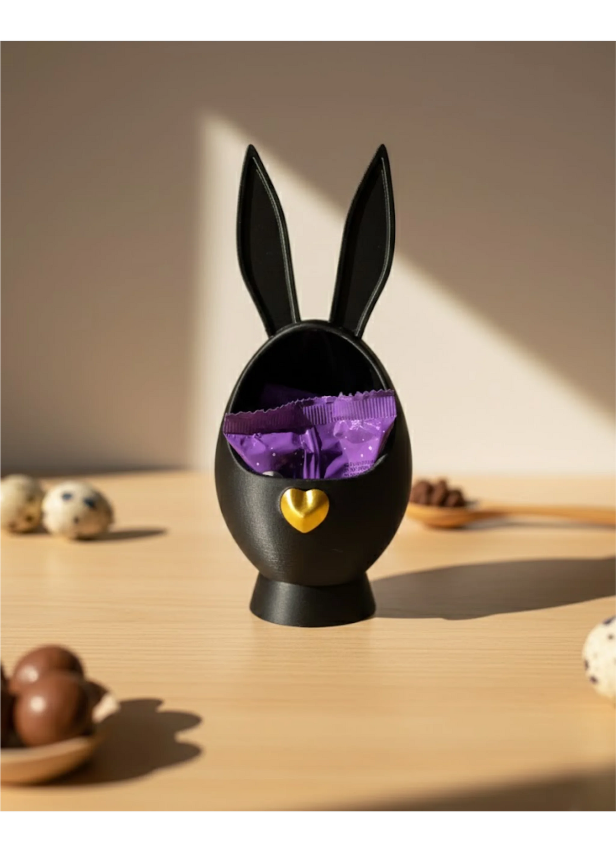 Osterhasen-Naschschale mit Herz-Clip